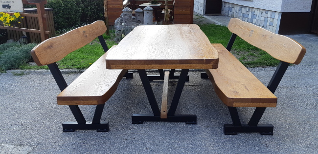 lesena-vrtna-garnitura-s-kovinskim-ogrodjem.jpg-lesene-vrtne-garniture.si